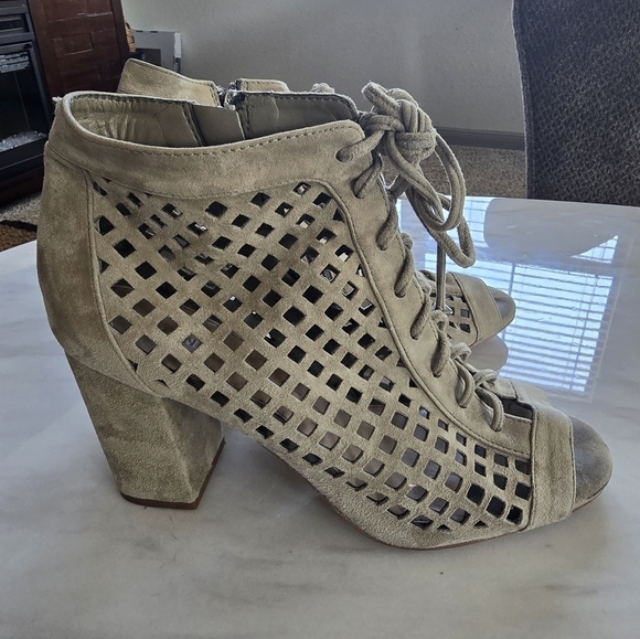 Gianni Bini Sage Green Suede CutOut Lace Up Booties Women 8.5M Block Heel - Picture 4 of 16